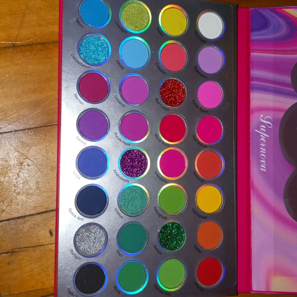 Makeup - Picture 14 of 16